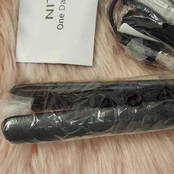 Brand New NITRON HAIR STRAIGHTENER W/TRAVEL POUCH - Picture 3 of 4